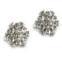 晶雪綻放 當(dāng)新光施華洛世奇元素耳釘邂逅現(xiàn)代橡膠工藝