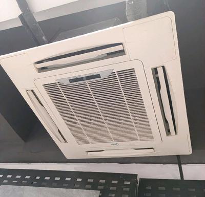 低價處理四套美的一拖二商用中央空調